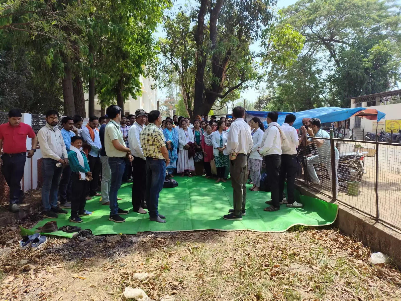 अनूपपुर: संविदा स्वास्थ्य&nbsp;अधिकारी-कर्मचारी अनिश्चित कॉलीन हड़ताल पर