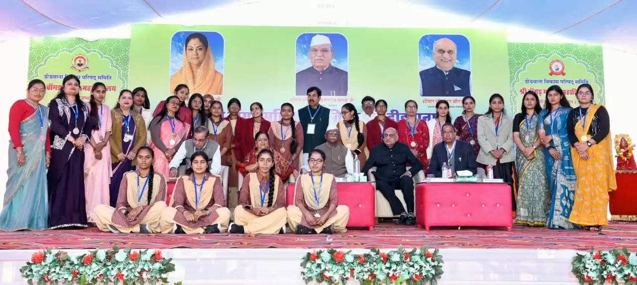राज्यपाल ने डीडवाना में बांगड महिला महाविद्यालय के वार्षिकोत्सव में शिरकत की