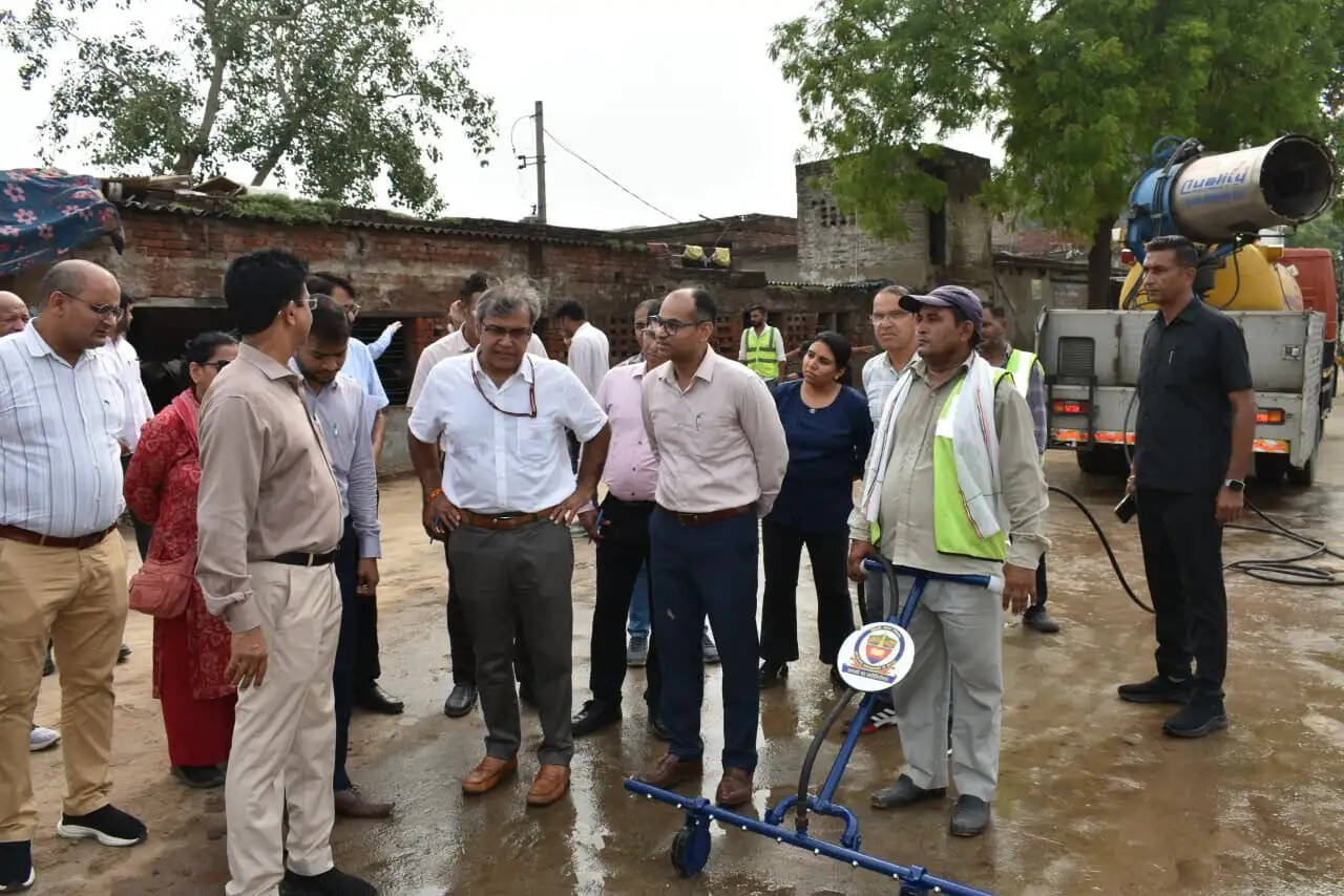 निगमायुक्त ने गोयला डेयरी सीबीजी प्लांट की प्रगति की समीक्षा की तथा वेस्ट जोन में एसडब्ल्यूएम सुविधाओं का किया निरीक्षण