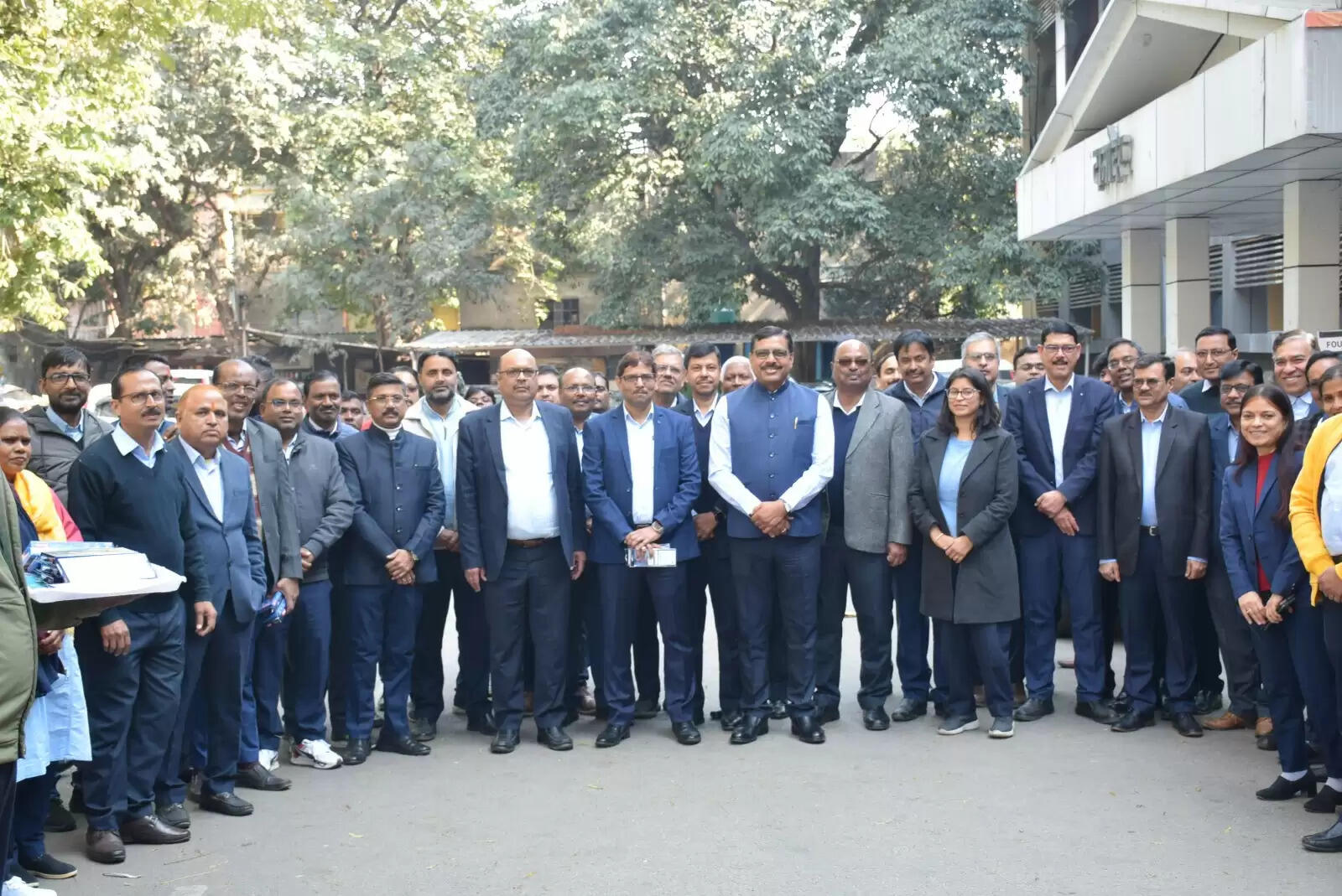 सीसीएल मुख्यालय में नववर्ष पर निदेशकों ने की कर्मियों से मुलाकात