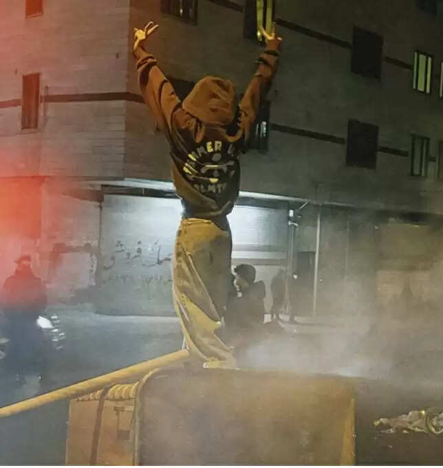 ईरान में सरकारी टीवी चैनल हैक, विरोध प्रदर्शन का हुआ प्रसारण