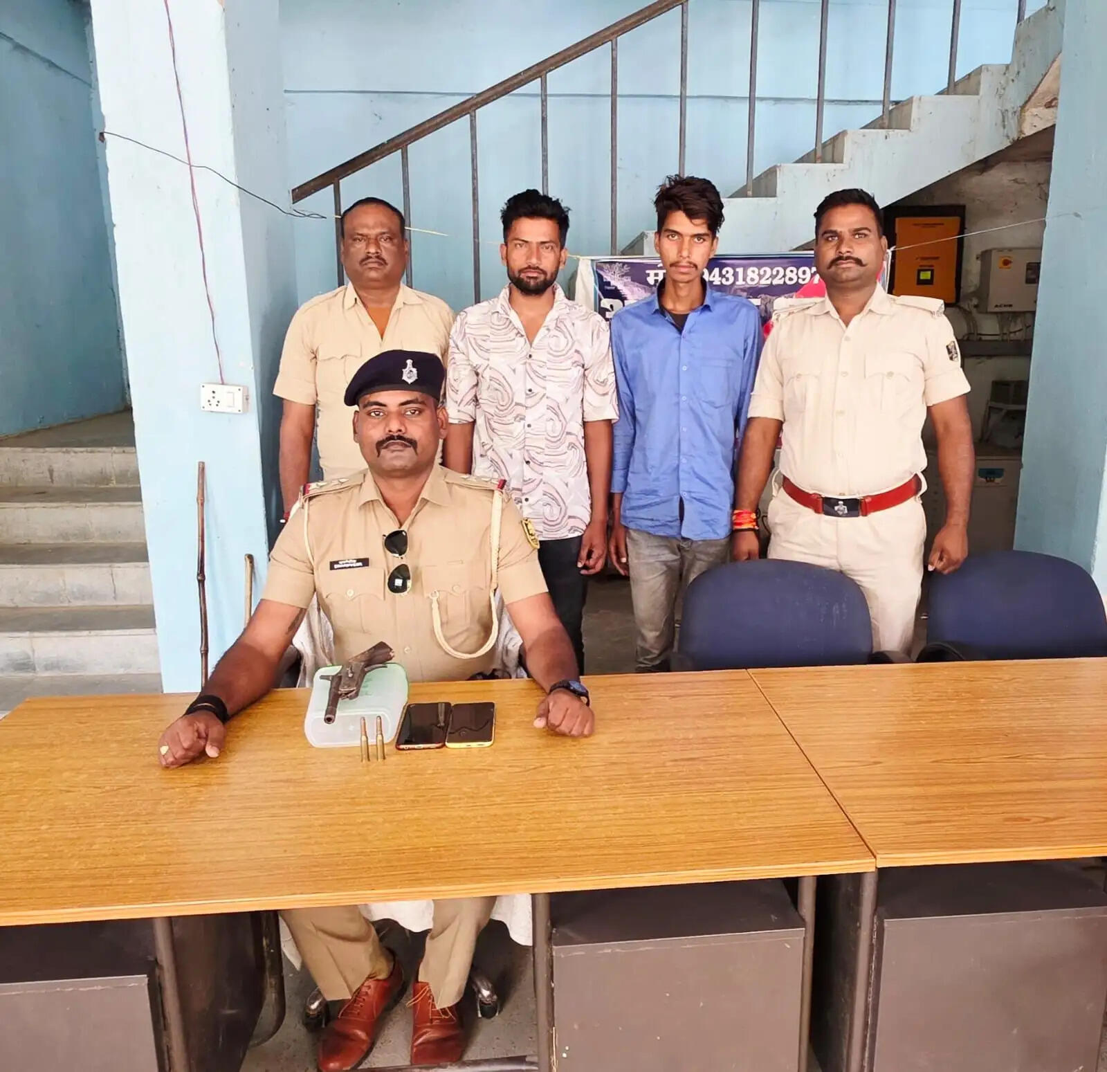 कट्टा और कारतूस के साथ दो युवक गिरफ्तार