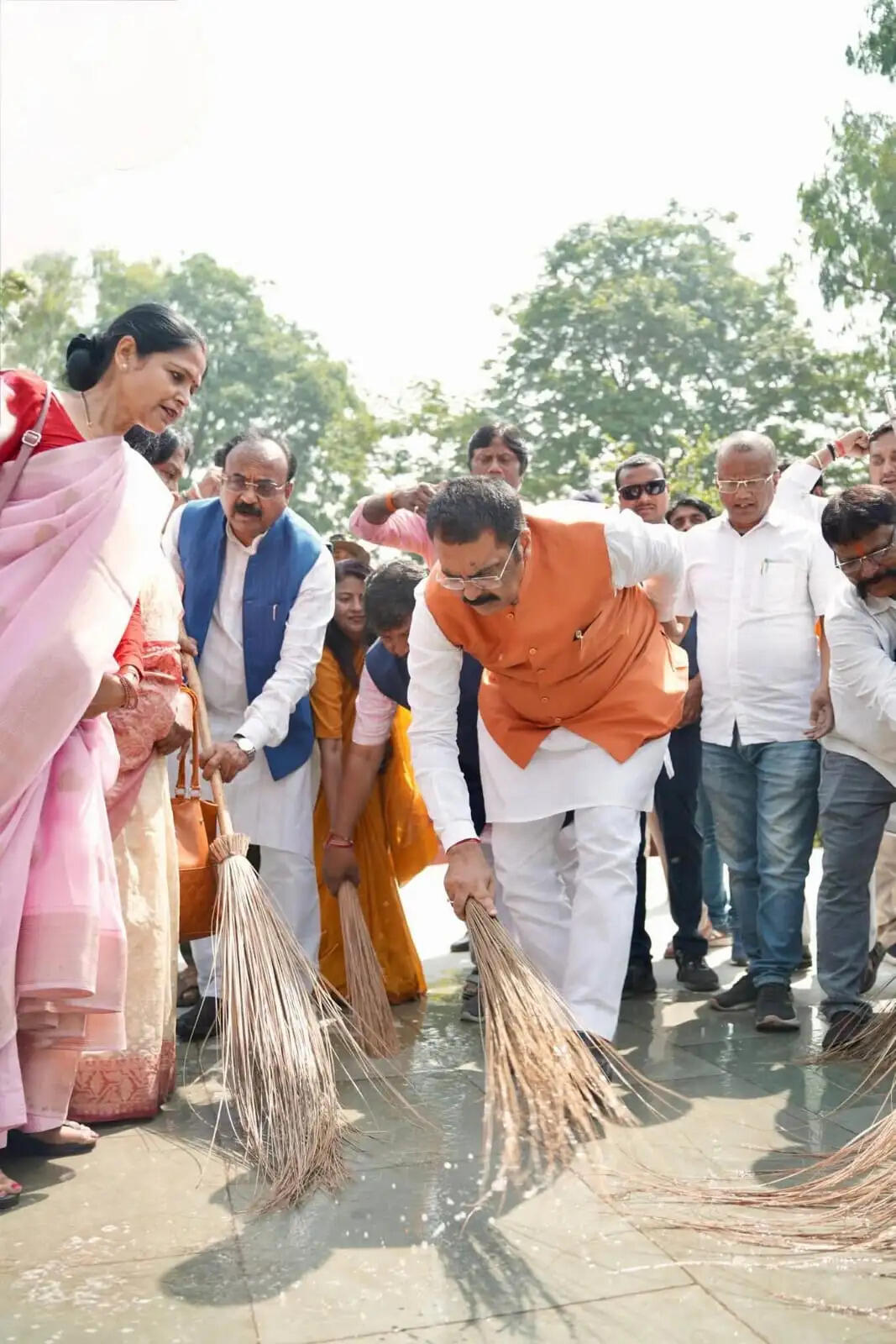 भाजपा अध्यक्ष संजय सरावगी ने बाबा साहेब की प्रतिमा पर माल्यार्पण कर किया नमन