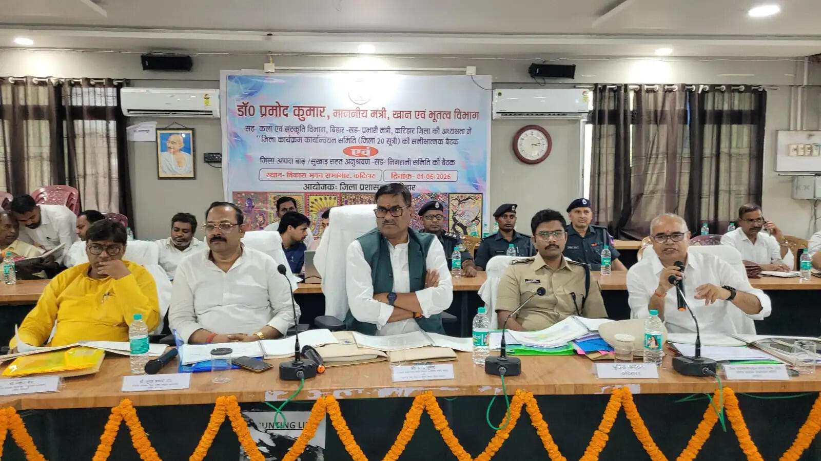 प्रभारी मंत्री ने की विकास कार्यों की समीक्षा, संभावित बाढ़ से निपटने को कटिहार प्रशासन अलर्ट