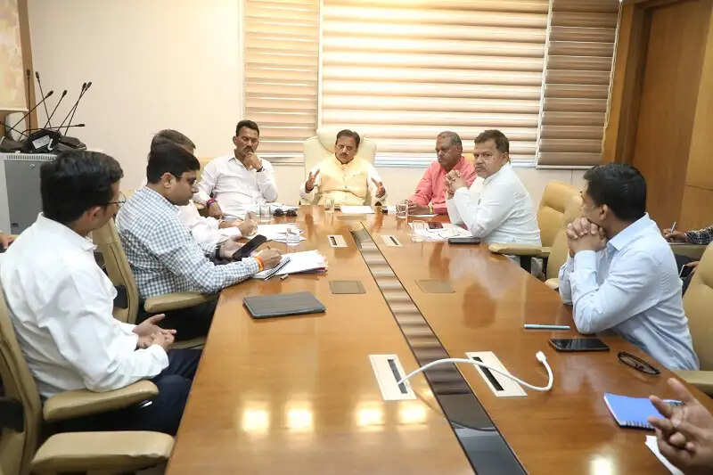 प्रदेश के हर क्षेत्र में उन्नत स्वास्थ्य सेवाओं की उपलब्धता के लिए सरकार प्रतिबद्ध : उप मुख्यमंत्री शुक्ल