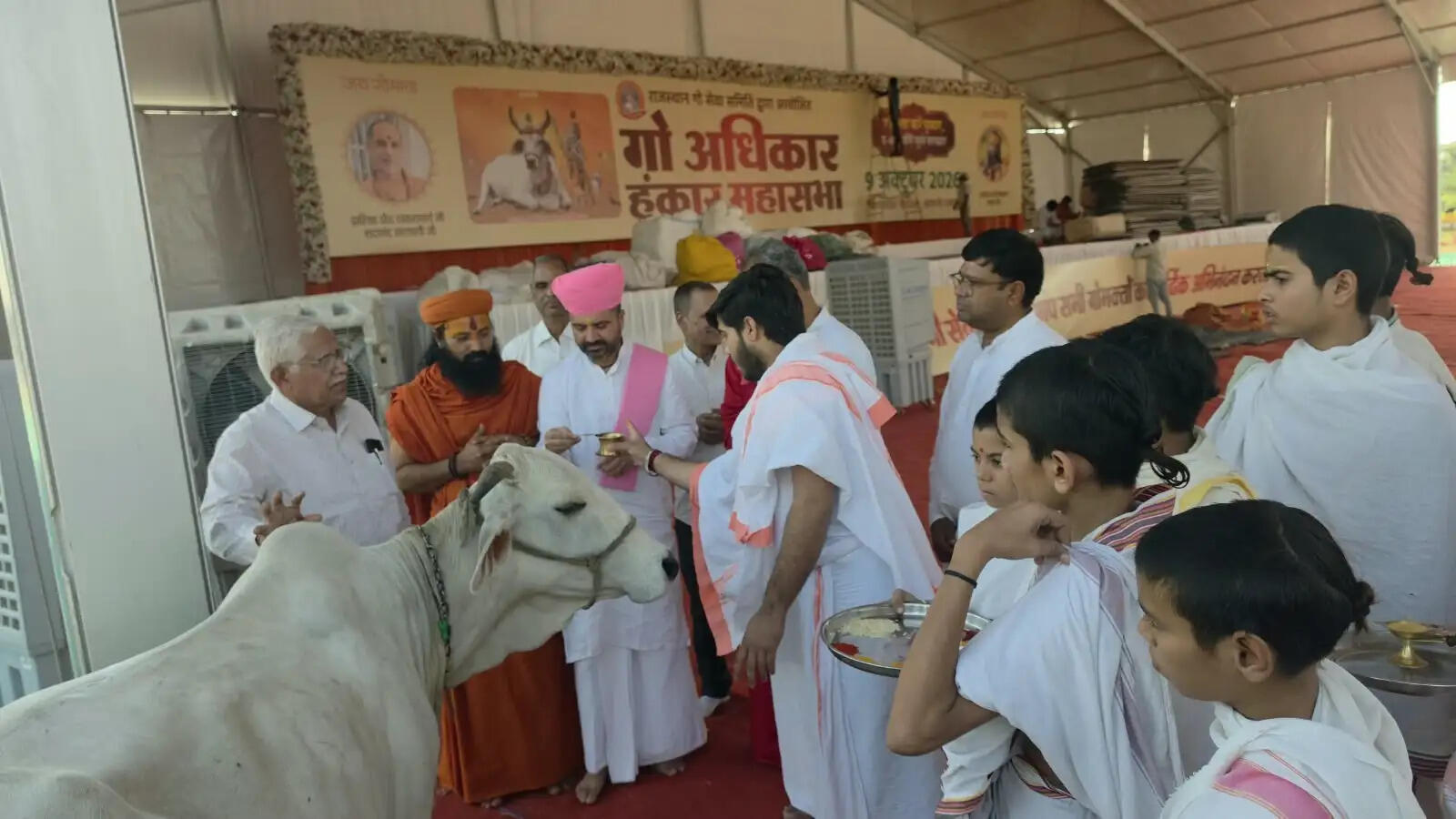 गौ अधिकार हुंकार रैली से पूर्व किया 33 कोटि देवी-देवताओं का पूजन