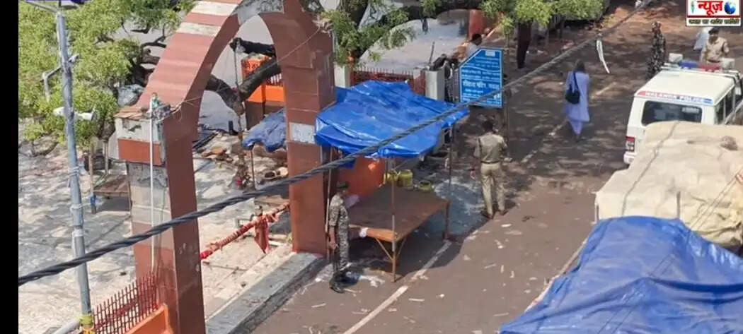 मां शीतला मंदिर में घटित घटना में मृतक के आश्रितों को दिया गया 6 लाख रूपये, थानाध्यक्ष निलंबित