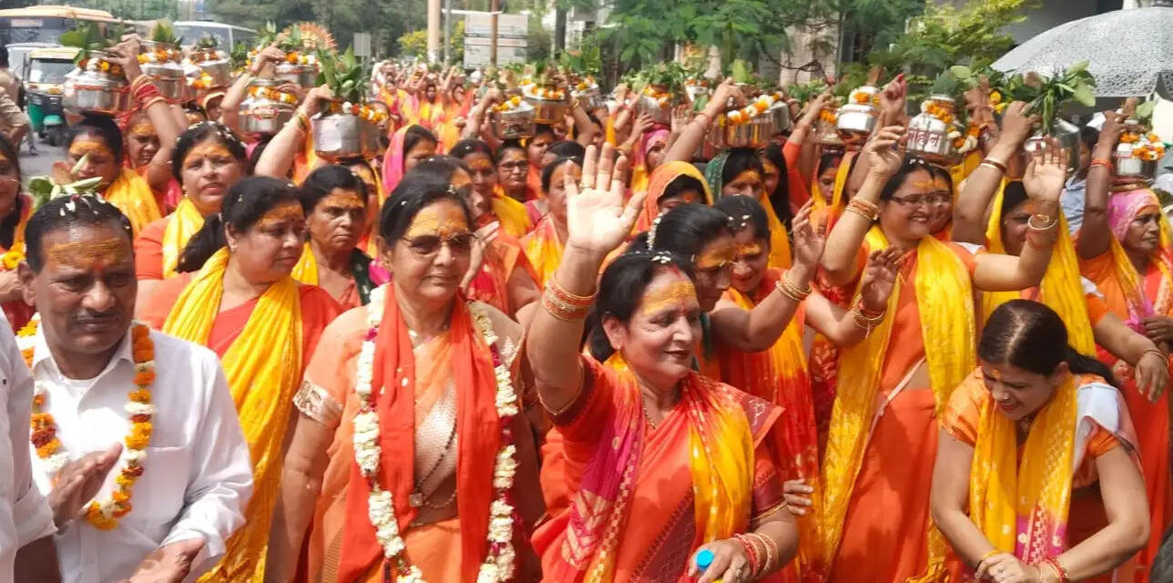 कलशयात्रा के साथ चार दिवसीय श्री बालाजी जन्मोत्सव का शुभारम्भ