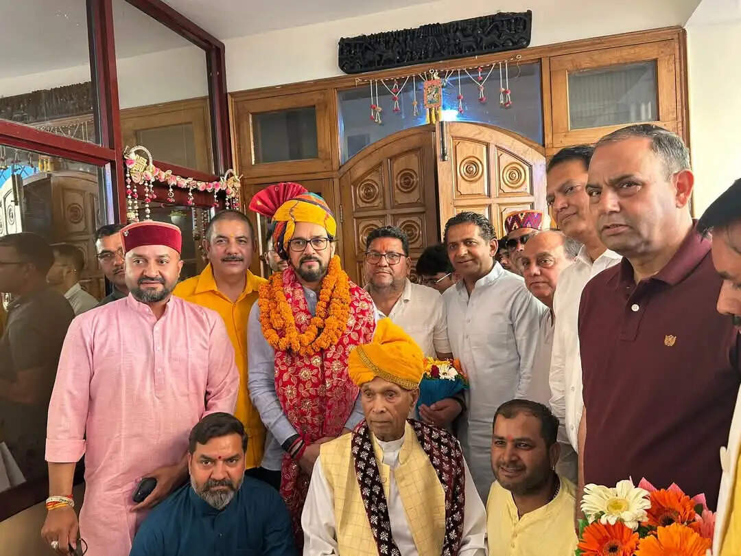 पूर्व मुख्यमंत्री धूमल का जन्मदिवस धूमधाम से मनाया गया, अनुराग ठाकुर सहित कई वरिष्ठ नेता रहे मौजूद