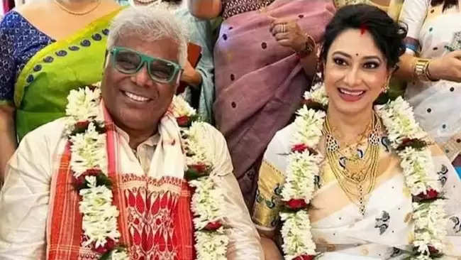 बॉलीवुड के अभिनेता आशीष विद्यार्थी ने 60 साल में की दूसरी शादी