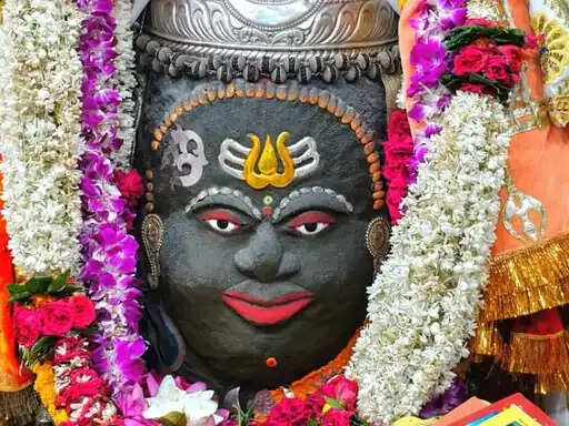 उज्जैन&nbsp;बाबा महाकाल की शरण में पहुंचे&nbsp;फिल्म निर्माता मधुर भंडारकर, जय भानुशाली और आरती सिंह,&nbsp;भस्म आरती में हुए शामिल