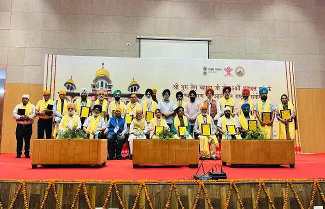 राष्ट्रीय संगोष्ठी में विद्वानों ने गुरु तेग बहादुर जी के दर्शन, आध्यात्मिक दृष्टि और सार्वभौमिक संदेश पर किया विचार-विमर्श