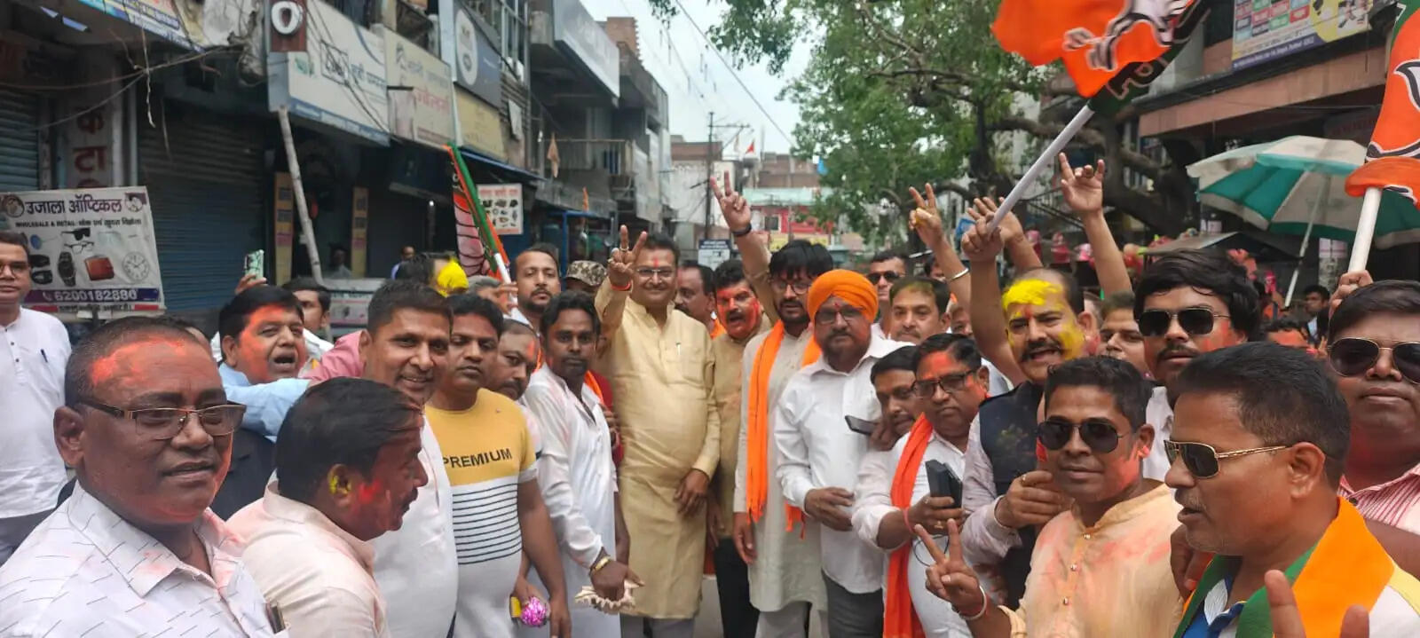 चुनाव परिणामों में भाजपा के शानदार प्रदर्शन पर सांसद ने निकाला विजय जुलूस