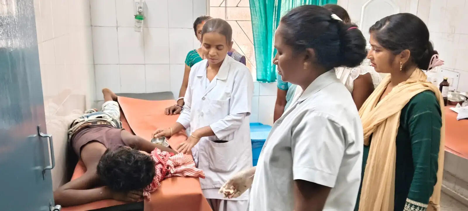 आम पेड़ से गिर कर बच्चा हुआ घायल