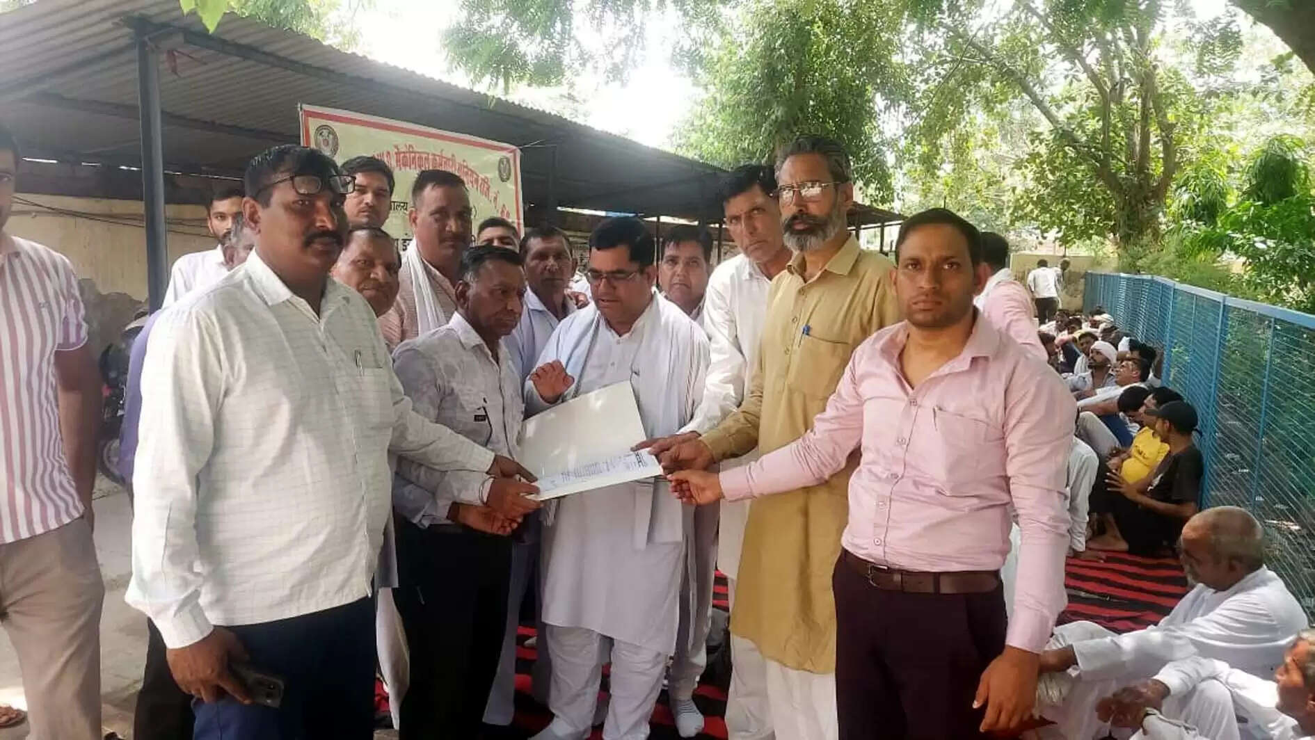 हिसार : मैकेनिकल कर्मचारियों ने मांगों के लिए प्रदर्शन कर मुख्यमंत्री के नाम सौंपा ज्ञापन