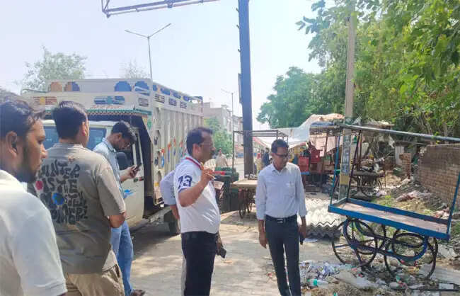 नारनाैल: अटेली में जल निकासी व्यवस्था फेल, आरटीए सचिव ने सफाई एजेंसी को फटकार लगाई
