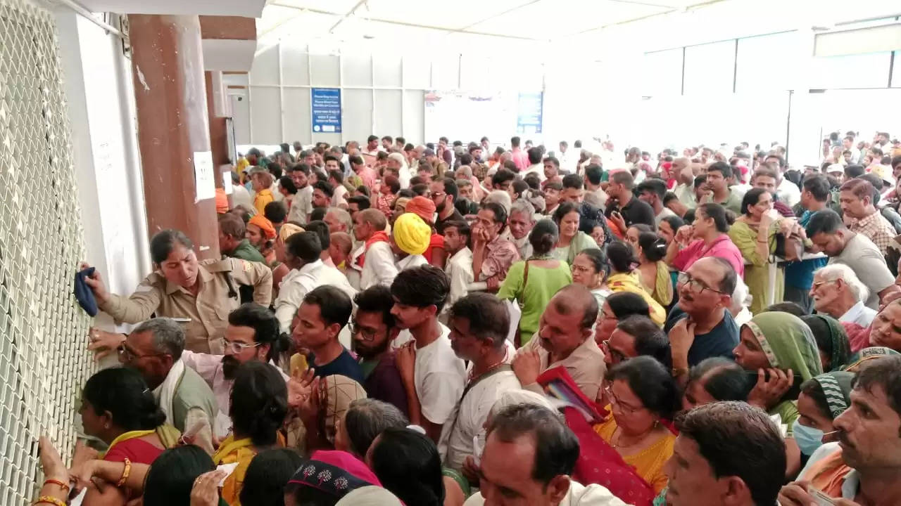 चारधाम यात्रा : प्रतिदिन 4000 यात्रियों का किया जाएगा पंजीकरण : प्रेम अनंतयात्रियों के पंजीकरण करवाएं जाने के लिए खुले ऋषिकेश में आठ काऊंटर