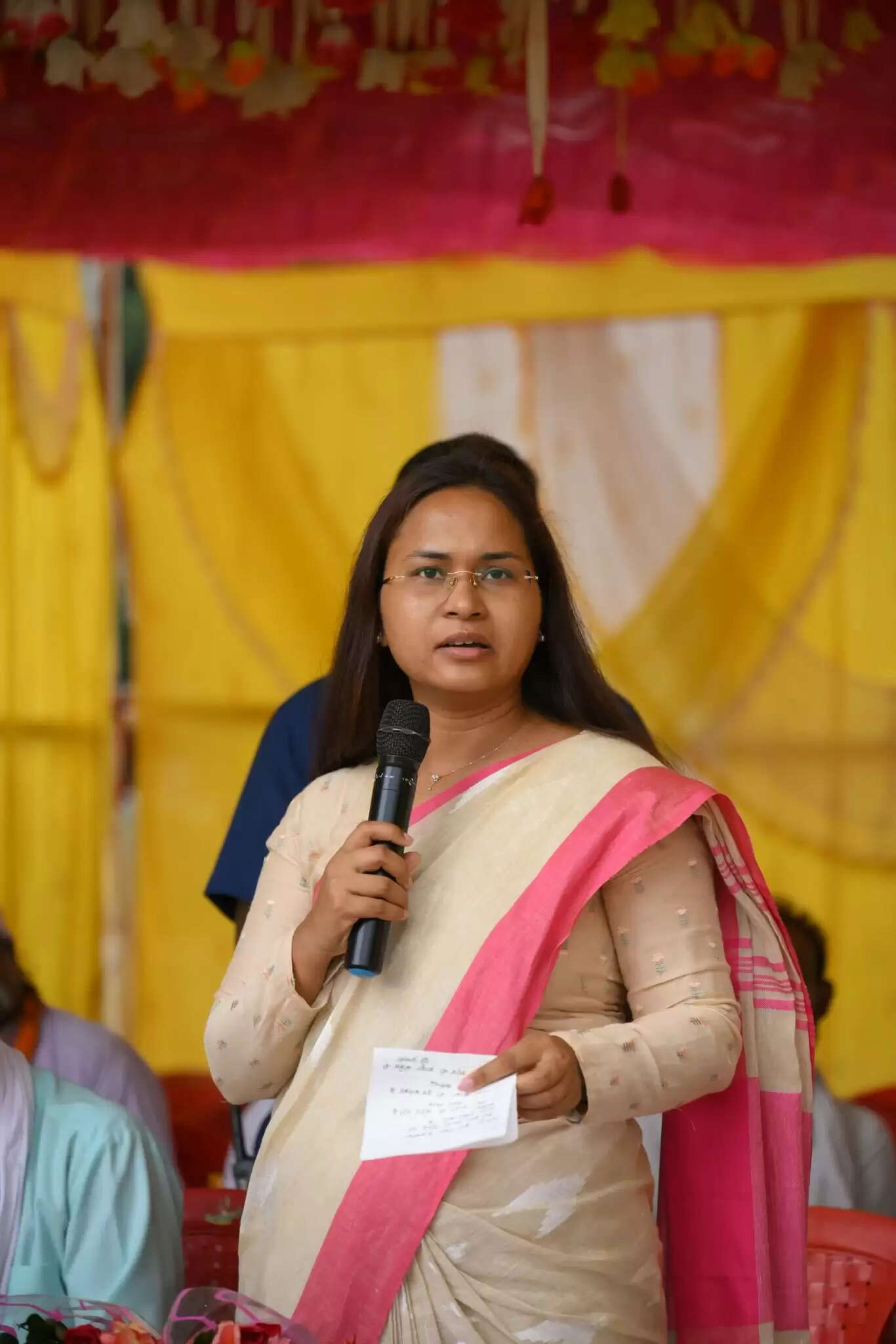 मंत्री ने कॉलेज परिसर में बन रहे नये भवन का किया निरीक्षण