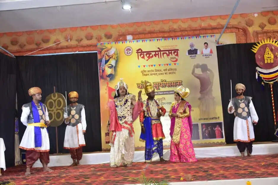 मंदसौरः उप मुख्यमंत्री देवड़ा ने पशुपतिनाथ मंदिर में सूर्य उपासना कर ब्रह्मध्वज स्थापित किया