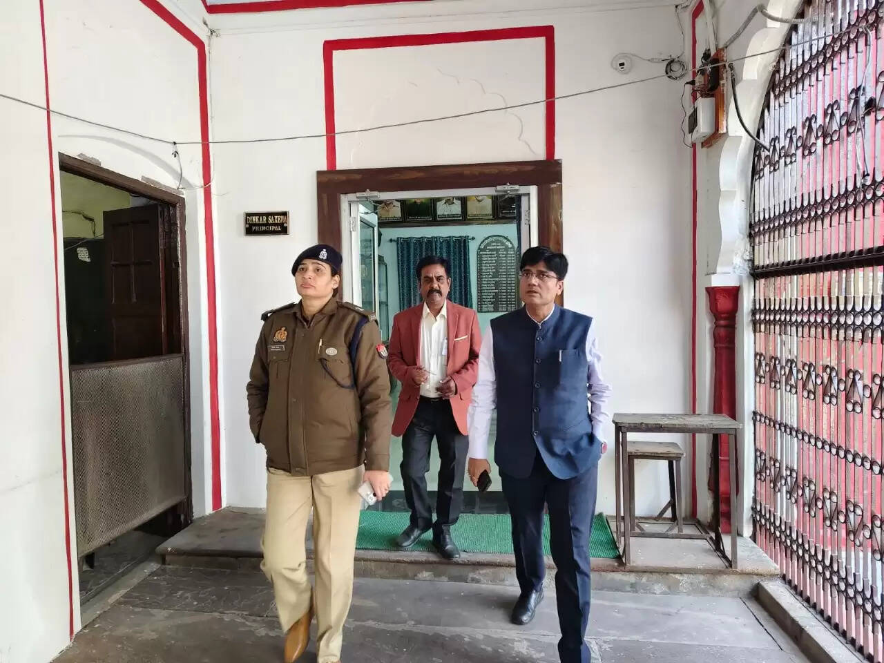 दोनों पालियों में आधे से अधिक अभ्यार्थियों ने छोड़ी सहायक अध्यापक परीक्षा