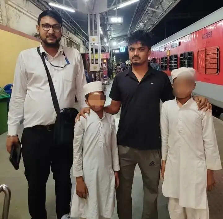 मंडोर सुपरफास्ट में टीटीई की तत्परता से दो बच्चों को मिला सुरक्षित सहारा