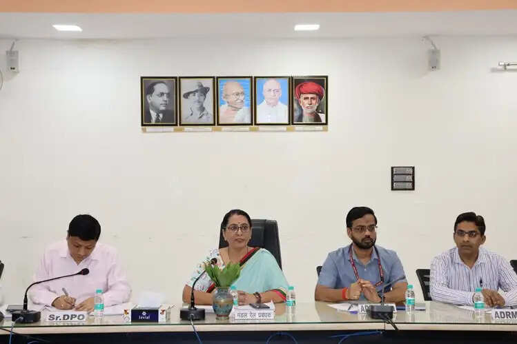 कर्मचारी हितों को ध्यान में रखा जाए : मंडल रेल प्रबंधक