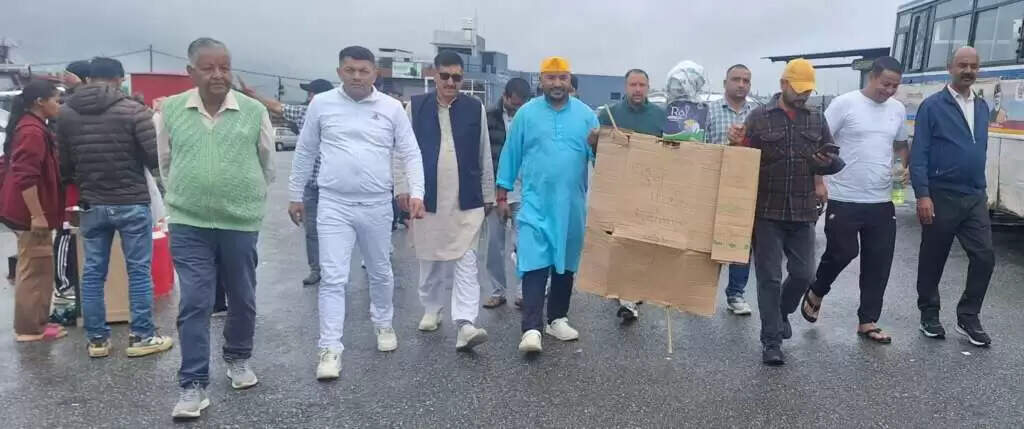 पीएम और उनकी मां पर अभद्र टिप्पणी के विरोध में भाजपाई उग्र, चंपावत में पुतला दहन।