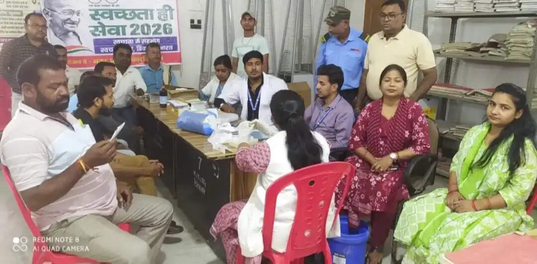 स्वच्छता ही सेवा अभियान के तहत फारबिसगंज नगर परिषद ने लगाया मुफ्त स्वास्थ्य जांच शिविर, बांटी दवाईयां