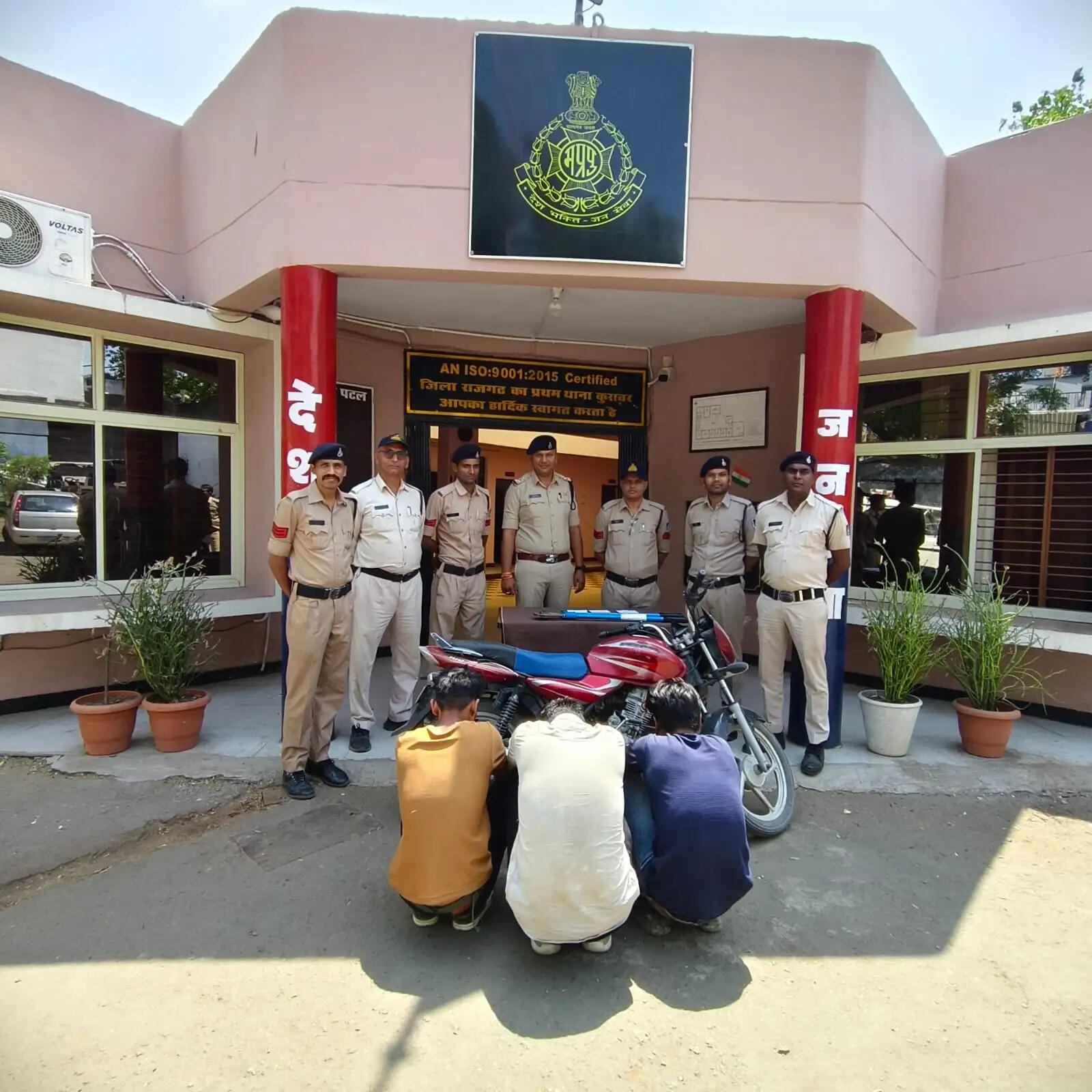 राजगढ़ःचोरी के मामले में तीन आरोपित गिरफ्तार, एक लाख से अधिक का माल बरामद