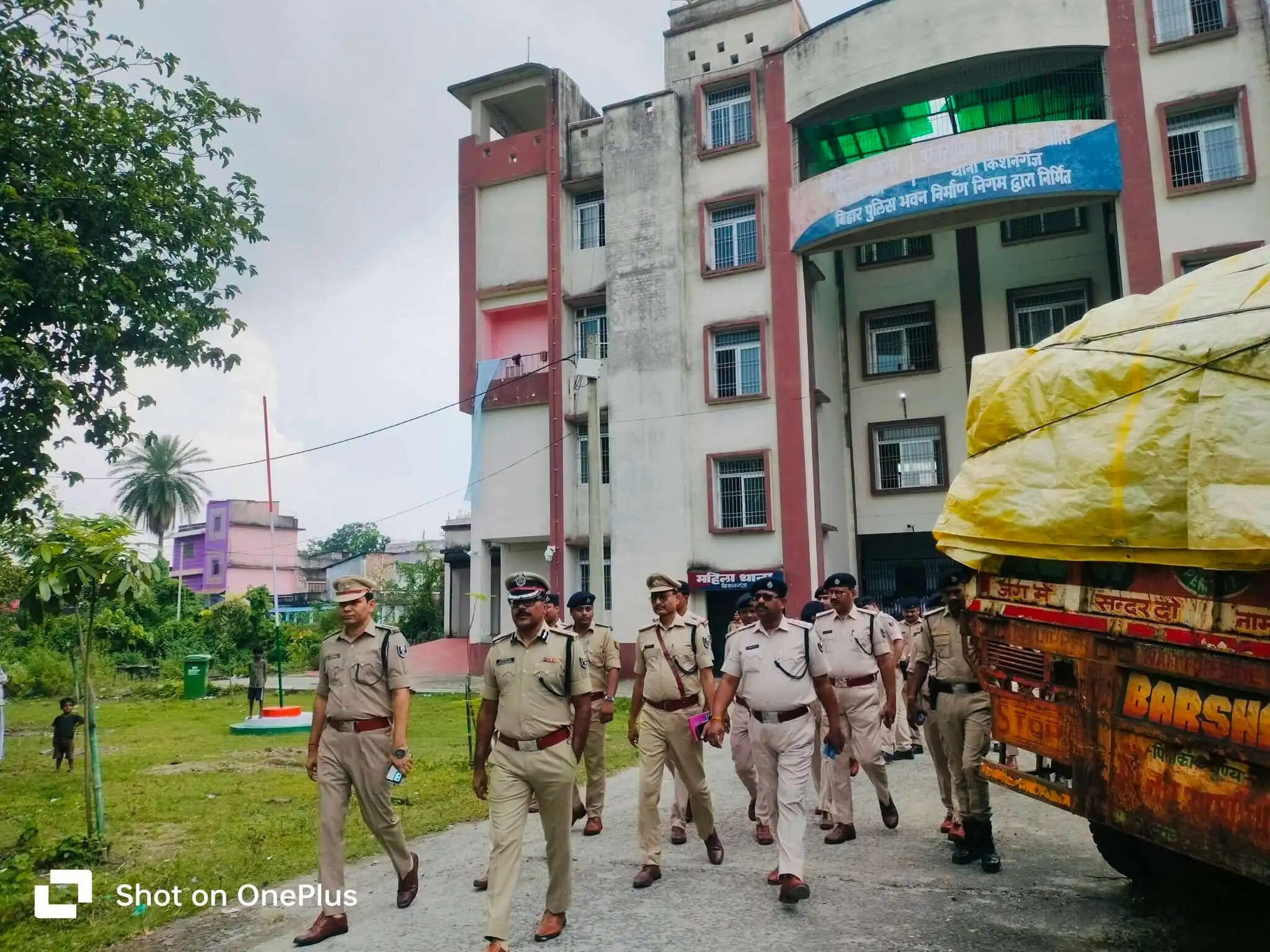 पूर्णिया क्षेत्र के आईजी ने किया किशनगंज थाने का वार्षिक निरीक्षण