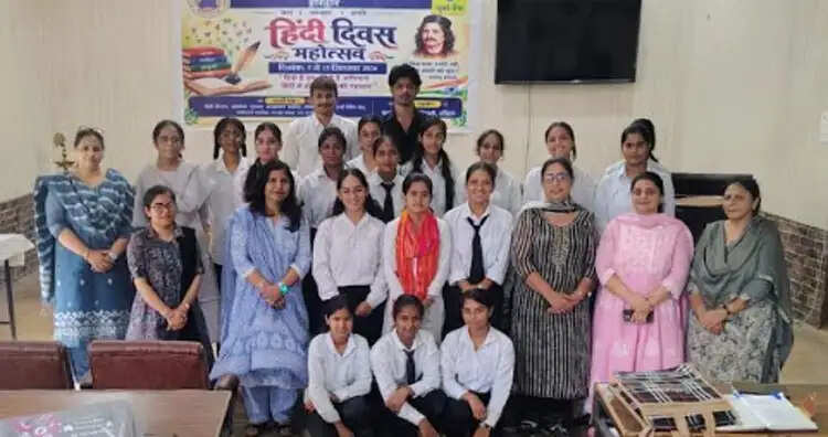 एस.एम.जे.एन. कॉलेज में हिंदी सप्ताह के तहत कविता पाठ प्रतियोगिता, छात्र-छात्राओं ने बांधा समां