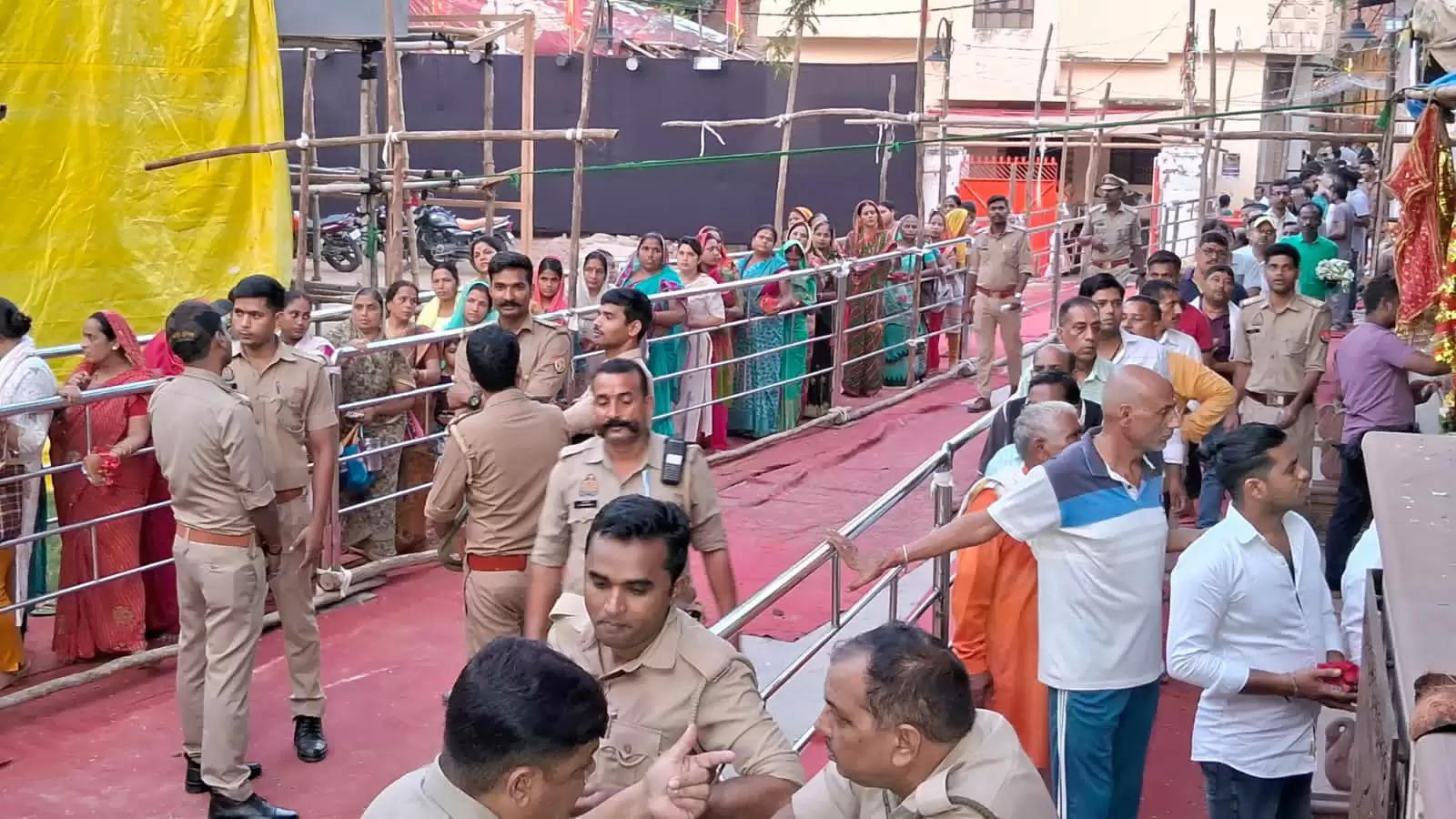 शारदीय नवरात्र: पांचवे दिन पद्मासना स्कंद माता के दरबार में श्रद्धालुओं ने टेका मत्था