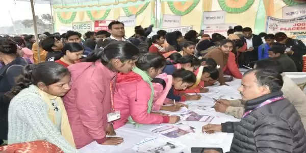 गांव-गांव रोजगार देने का कार्य कर रही कंपनियां, 163 बेरोजगारों का चयन