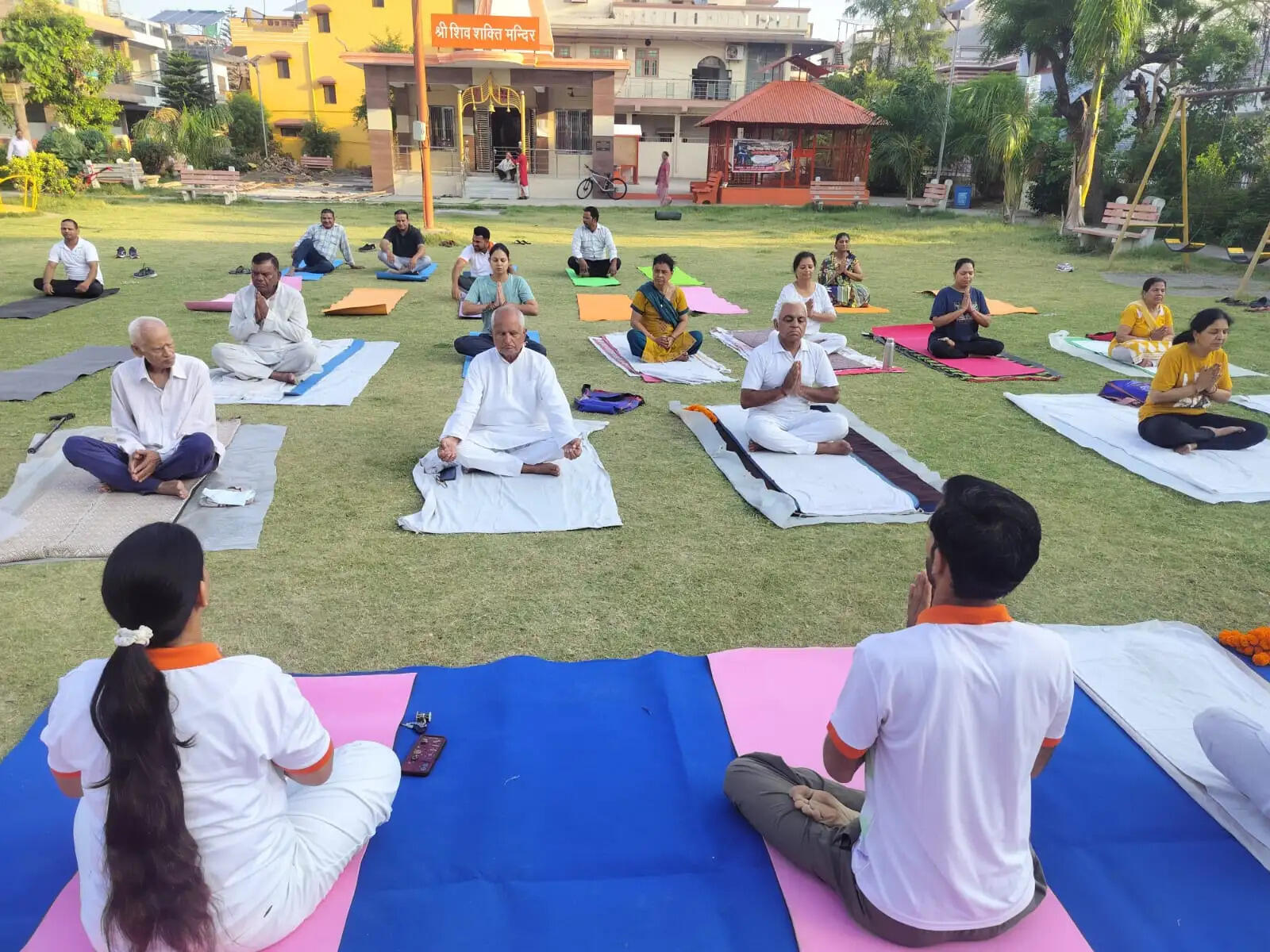 हरित योग कार्यक्रम :  योगाभ्यास के साथ फलदार पौधो का रोपण