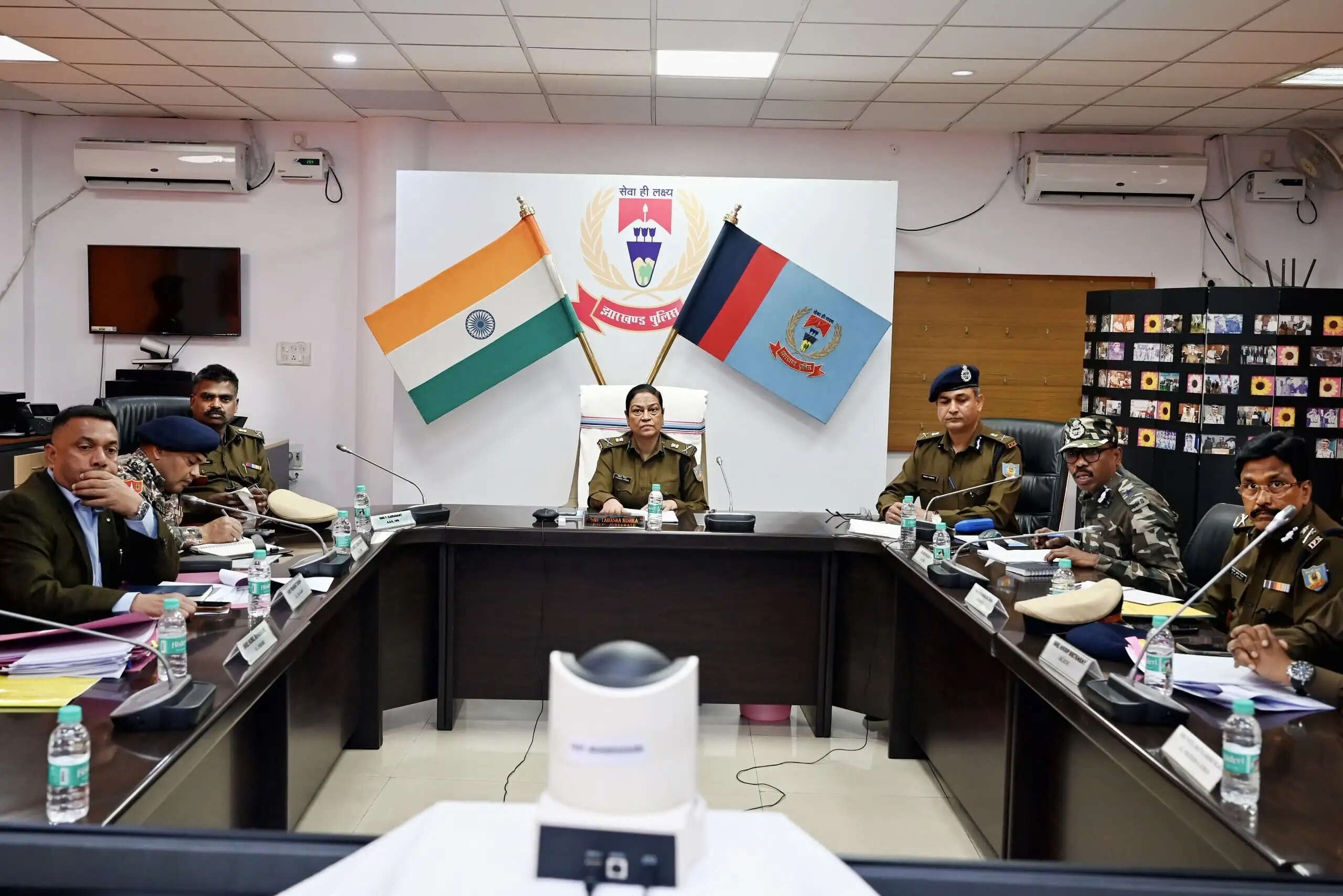 झारखंड की डीजीपी तदाशा मिश्रा ने अपराध नियंत्रण और कानून-व्यवस्था पर की अधिकारियों के साथ समीक्षा बैठक