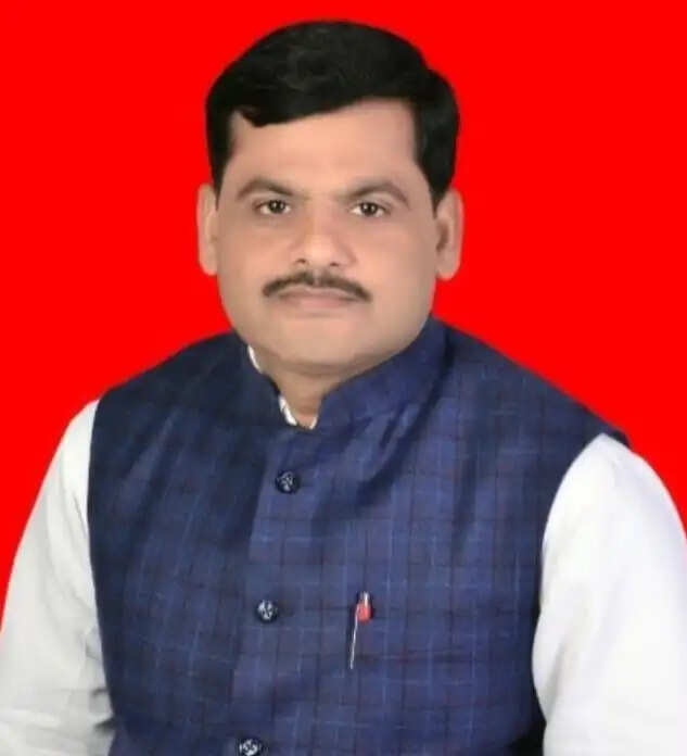 रास्ते के अभाव में औरैया की क्रिटिकल केयर यूनिट आगरा शिफ्ट, सपा ने खोला मोर्चा