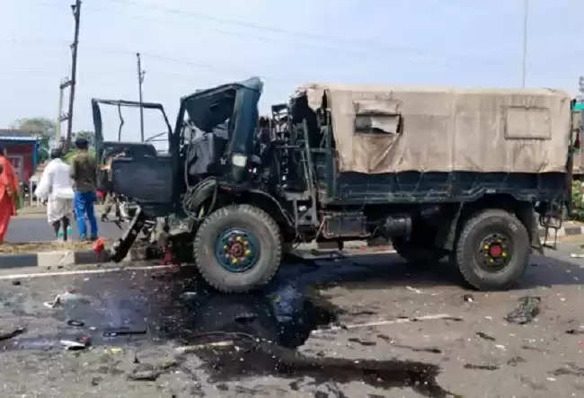 मप्रः आर्मी जवानों का वाहन, बस और कार के बीच जोरदार भिड़ंत, दो लोगों की मौत, 10 घायल