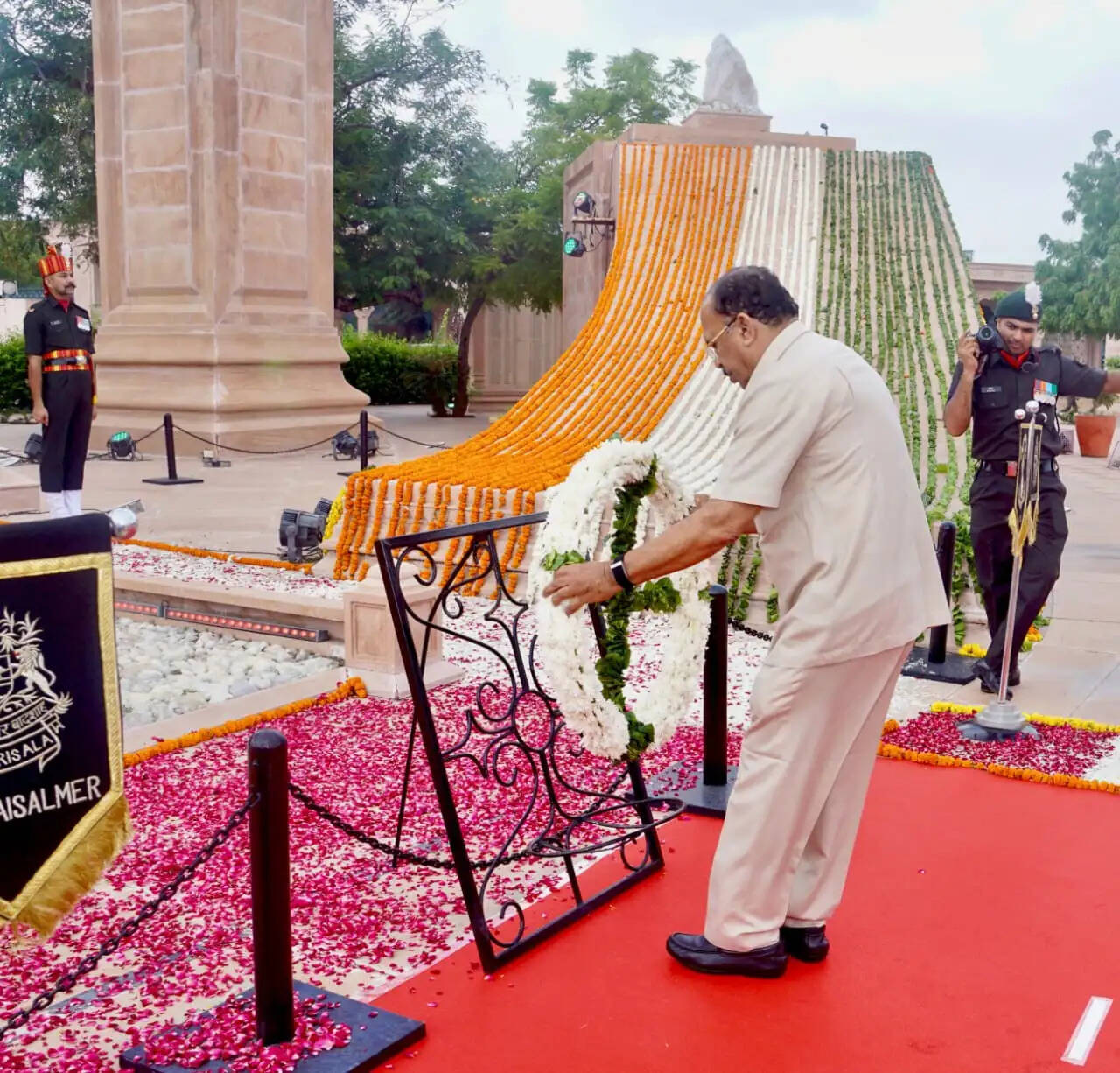 कारगिल विजय दिवस&nbsp;पर&nbsp;विधानसभा में शहीदों को पुष्पांजलि&nbsp;:&nbsp;देवनानी ने&nbsp;पुष्पचक्र अर्पित किये