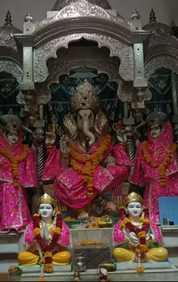झाबुआ: गणेश मंदिर में समारोह पूर्वक हुआ शुभ लाभ प्रतिमाओं का प्राण प्रतिष्ठा महोत्सव