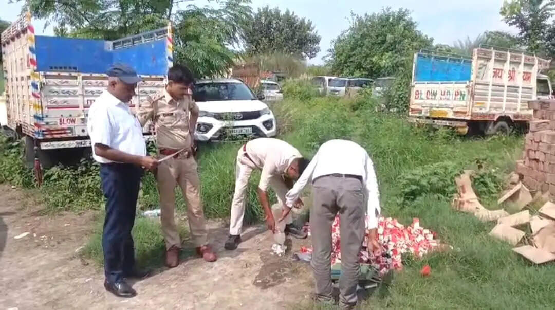 तरैया थाने में 63 लीटर से अधिक अवैध शराब को किया गया विनष्टीकरण