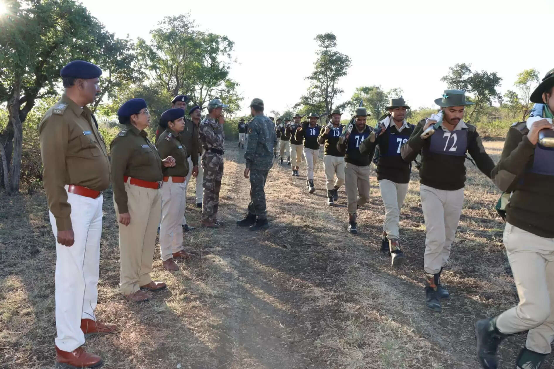 उज्जैनः स्वर्णगिरी के घने जंगल में चल रहा 200 नव आरक्षकों का विशेष प्रशिक्षण