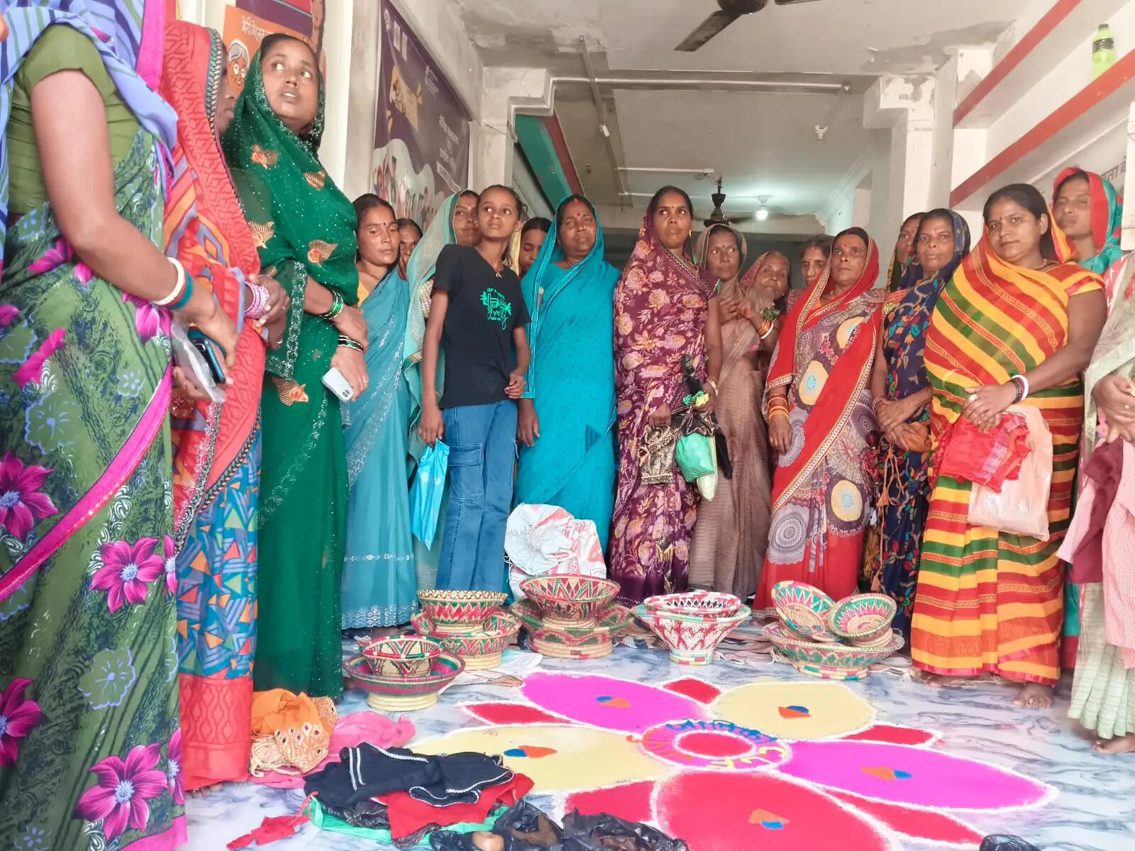 सारण के 64 संकुल संघों में जीविका दीदियों का वोकल फॉर लोकल कार्यक्रम संपन्न
