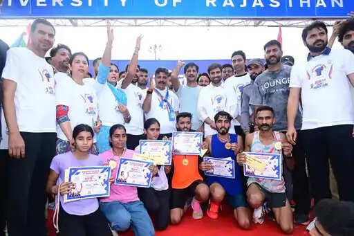 रन अगेंस्ट पेपर लीक से गूंजी जयपुर की सड़कें
