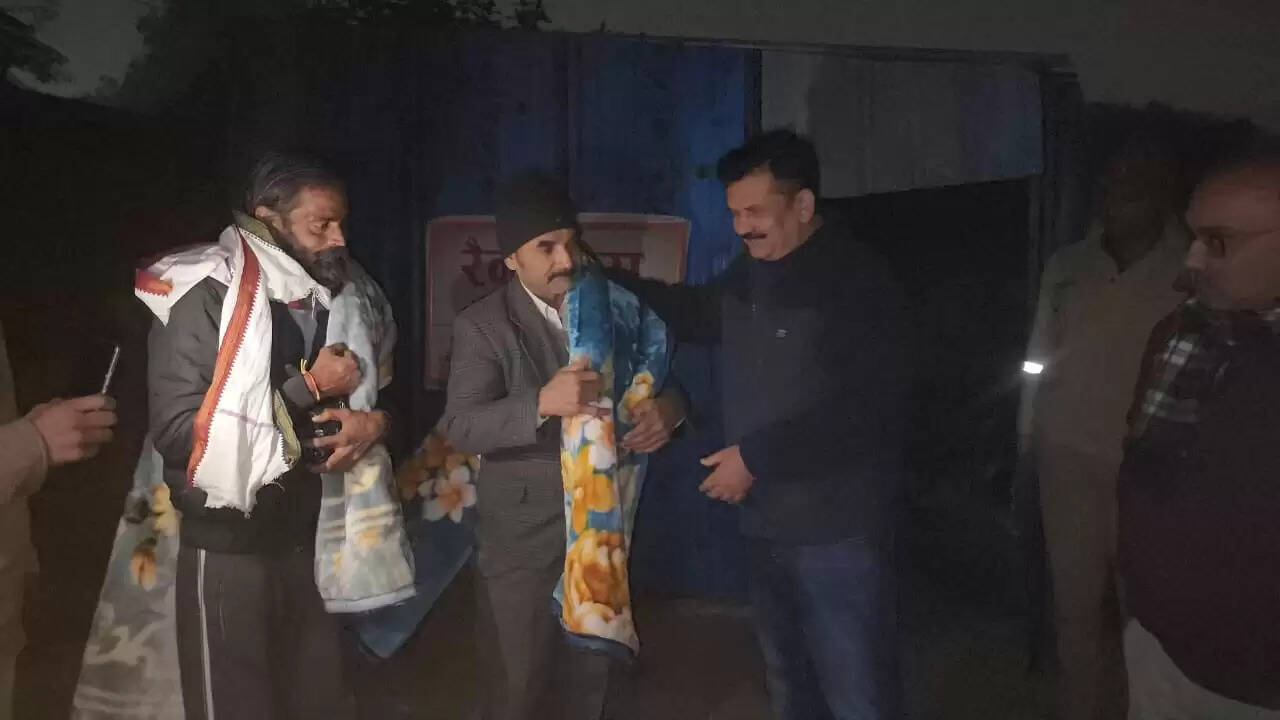 शीतलहर के दौरान कोई भी निराश्रित, असहाय या जरूरतमंद व्यक्ति खुले में न रहे : जिलाधिकारी