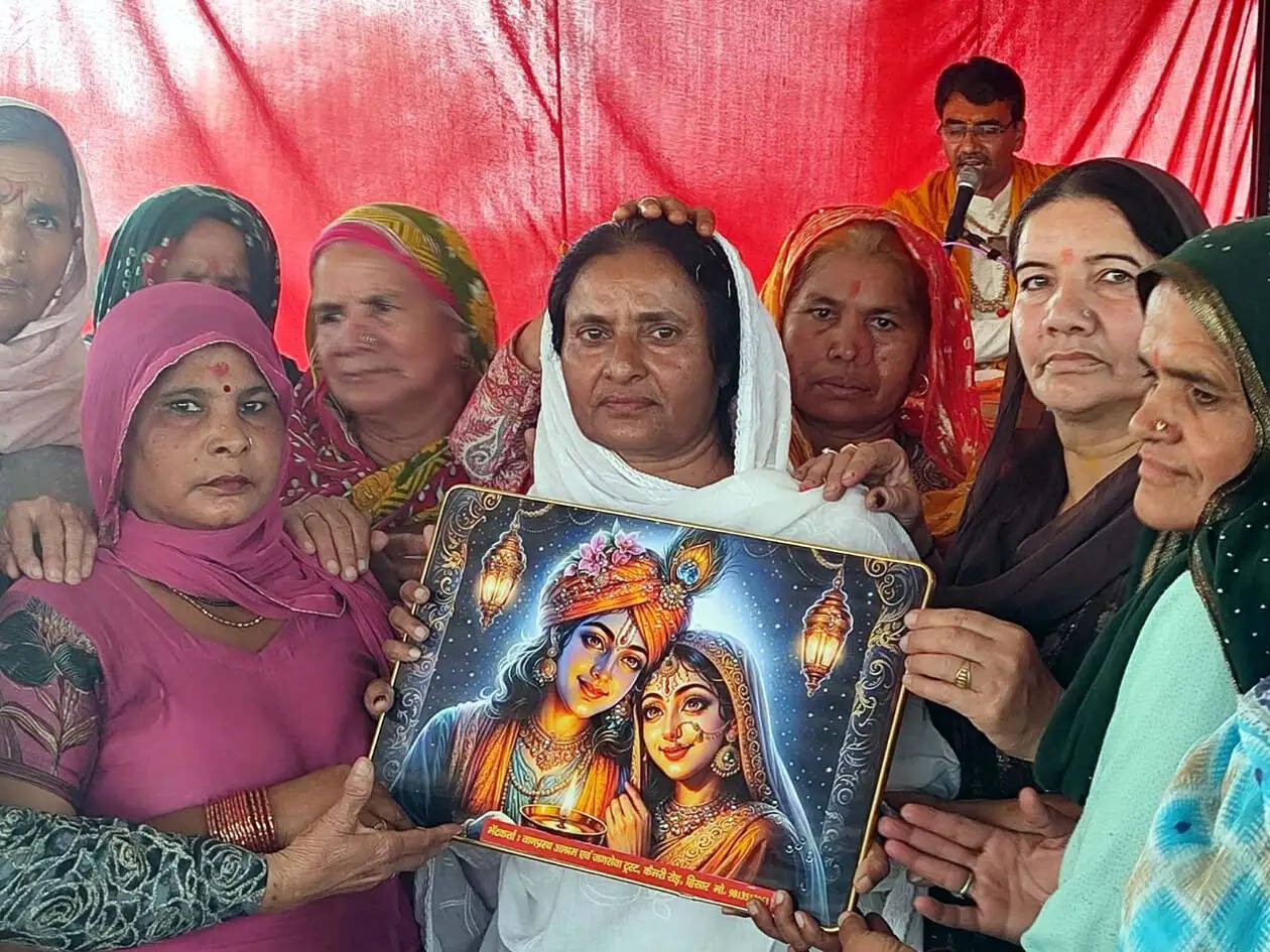 हिसार : हमें स्वयं व परिवार के उत्थान के साथ-साथ सम्पूर्ण समाज व राष्ट्र के उत्थान के लिए प्रयास करने चाहिएं : सुनीता आर्या