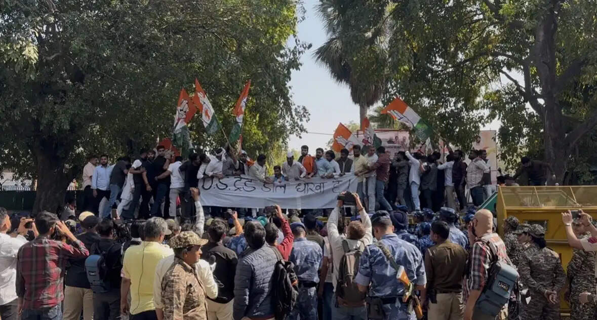 चिब की गिरफ्तारी के विरोध में युवा कांग्रेस का प्रदर्शन, 20 से अधिक नेता हिरासत में