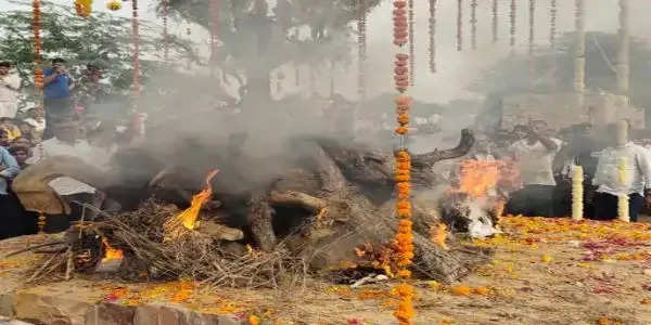 शहीद माधो सिंह की देह पंचतत्व में विलीन, भाई ने दी मुखाग्नि