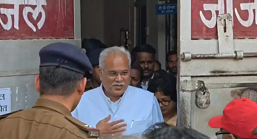 विधायक बालेश्वर साहू की गिरफ्तारी पर जांजगीर में सियासी तूफान, आरोप–प्रत्यारोप के बीच भूपेश बघेल पहुंचे जेल