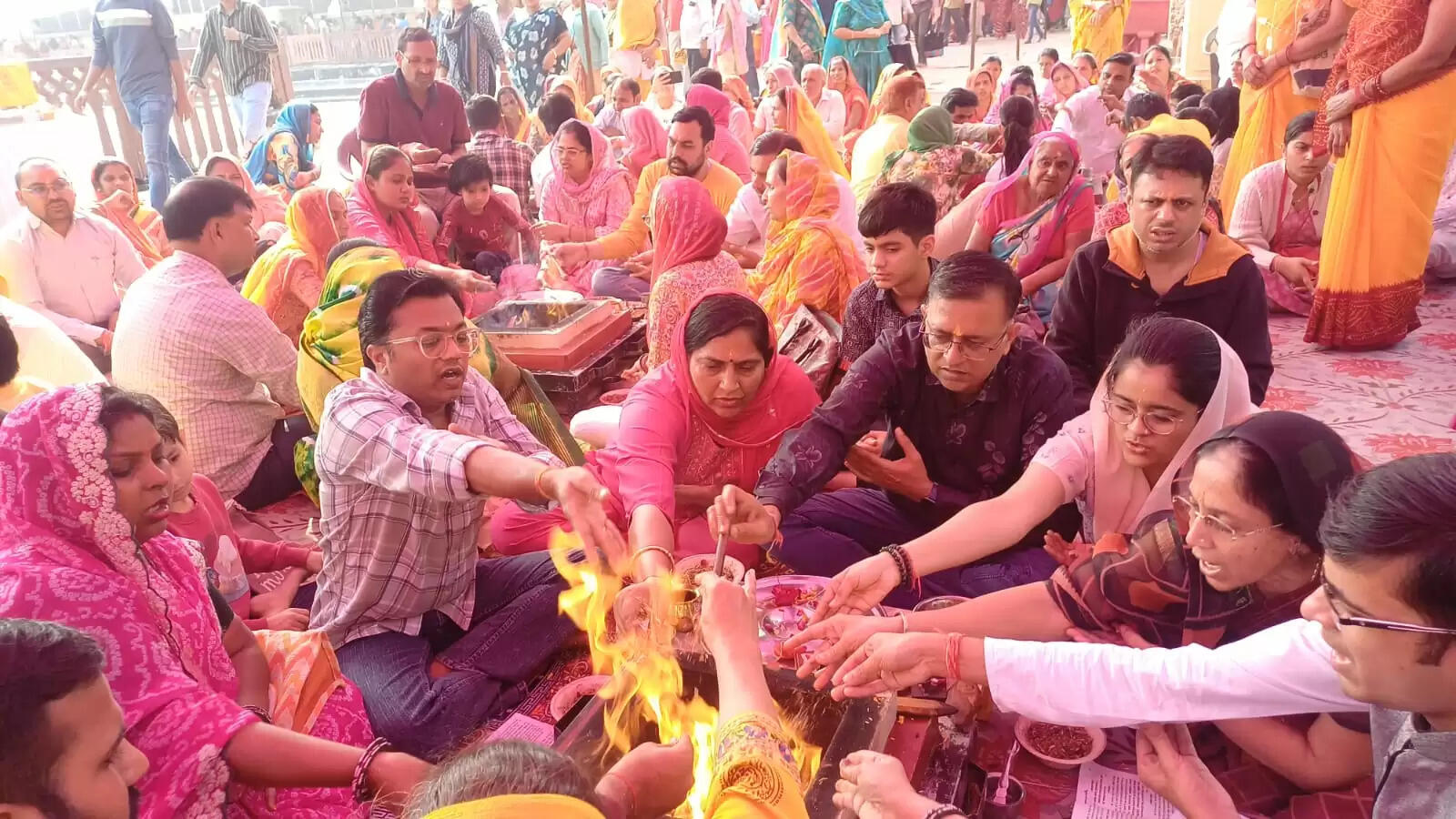 श्री विष्णु गायत्री महायज्ञ में सैकड़ो श्रद्धालुओं ने अर्पित की आहुतियां