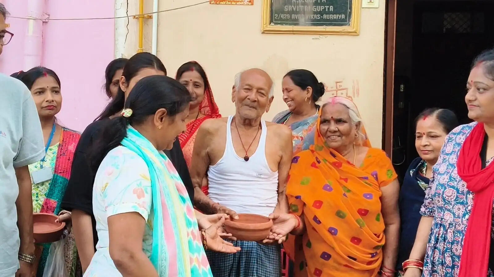 भीषण गर्मी में पक्षियों के लिए बना सहारा, “एक विचित्र पहल” की महिला शाखा तुलसी ने चलाया जल संरक्षण अभियान